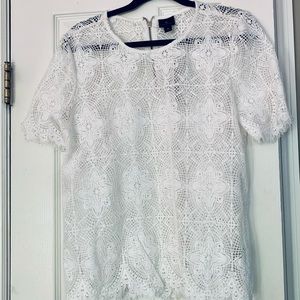 Women’s White lace top (Medium)